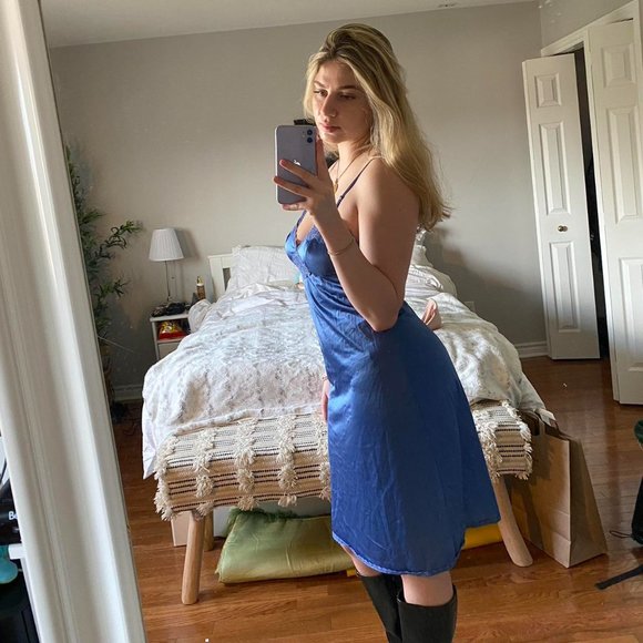 Semi-sheer blue dress with lace detailing - Picture 2 of 2